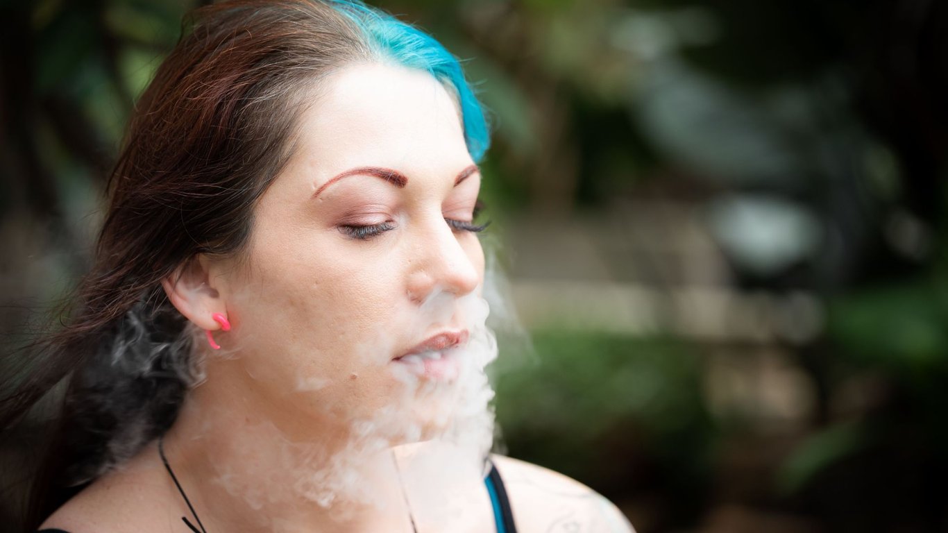 can you vape while breastfeeding