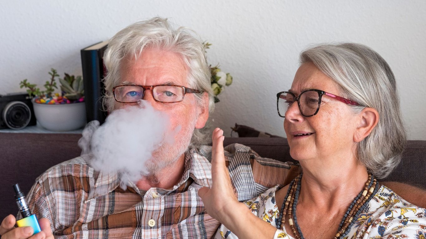 do tobacco flavored vapes leave tobacco odor in hiuse Does Vaping the House Affect Others? Making the Switch from Tobacco