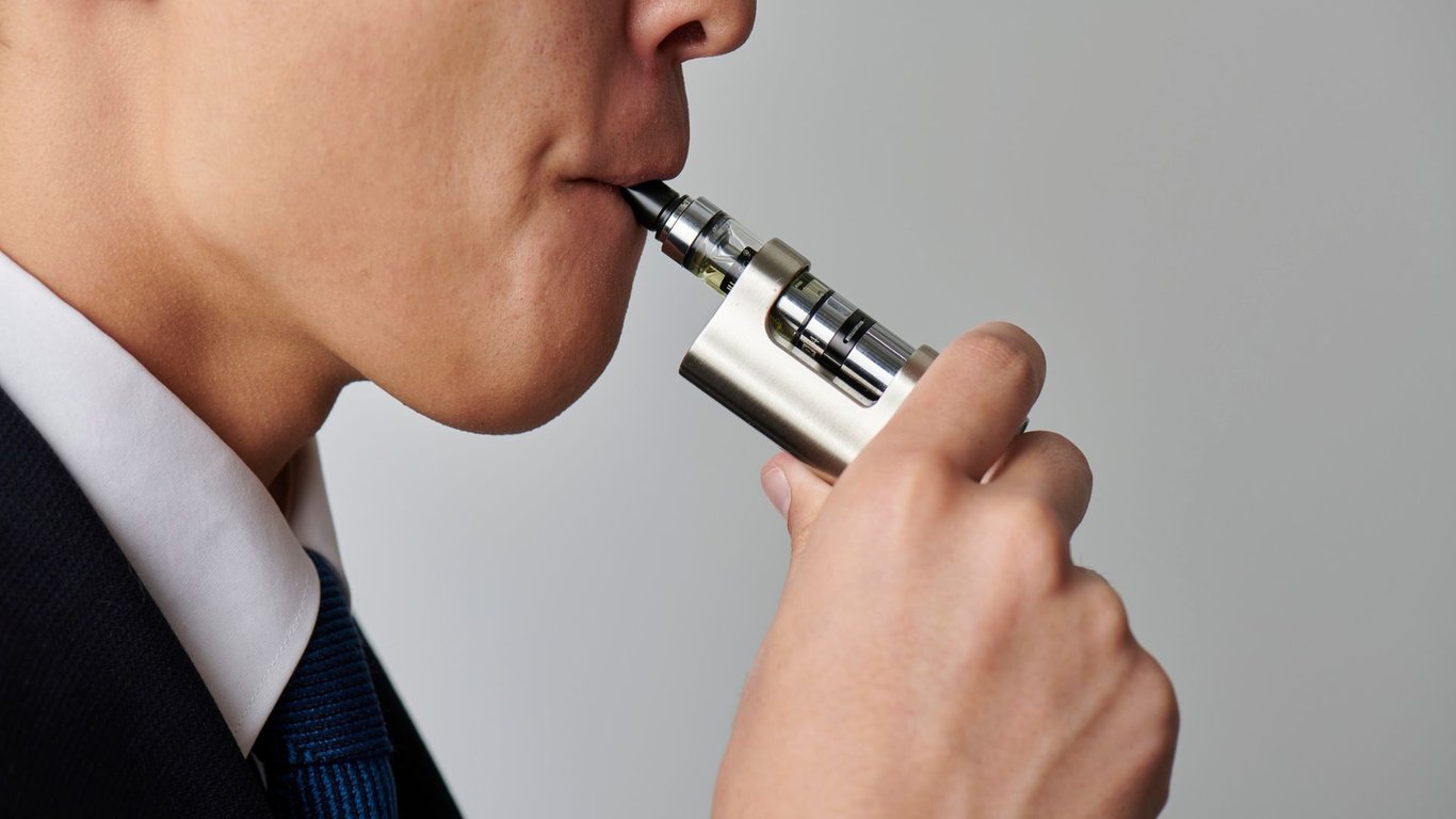Which Of The Following May Be Inhaled When Vaping?